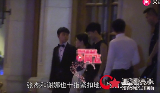 谢娜为张杰庆功 甜蜜牵手力破婚变传闻!