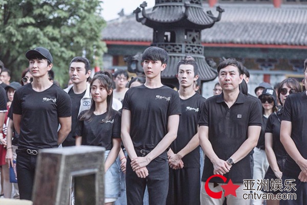 于朦胧《明月曾照江东寒》开机 挑战自我腹黑开撩