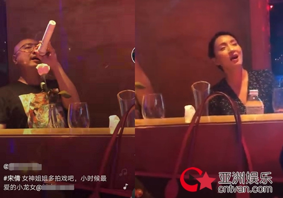 陶虹徐峥与好友聚会唱K 高歌一曲全场鼓掌