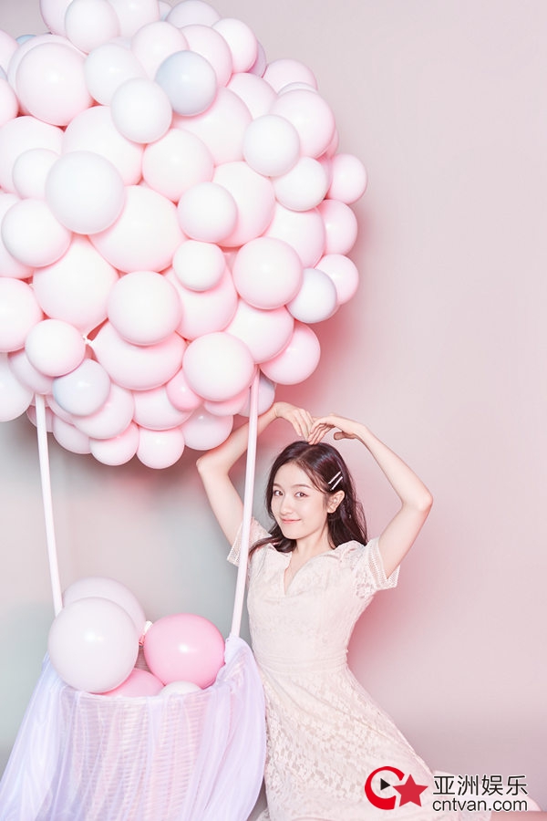 李兰迪生日写真笑容暖心 双十年华从心出发