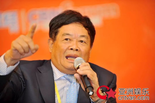 曹德旺谈美国工厂 企业跟员工争利益早晚关门!