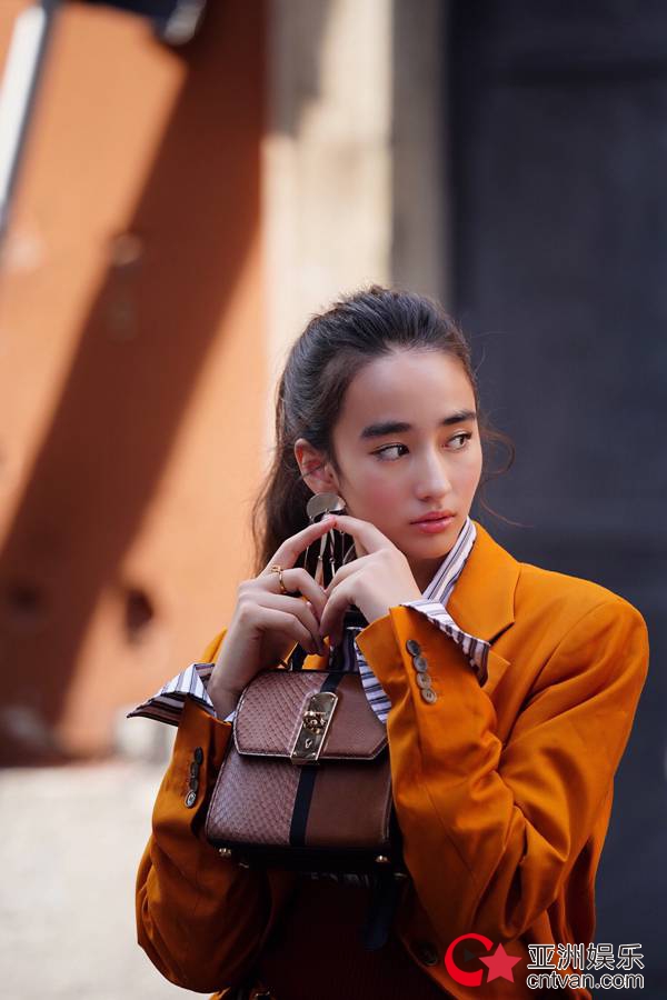 李宛妲Vanda米兰随记 原生态少女玩转米兰街头潮范尽显