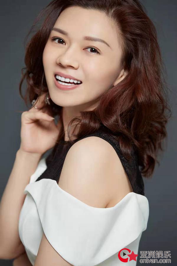 幸福力女神苏菲儿发圈晒幸福,收获无数祝福