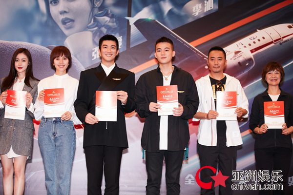 欧豪《中国机长》临危不惧演绎民航英雄 路演获封“好惨一男的”