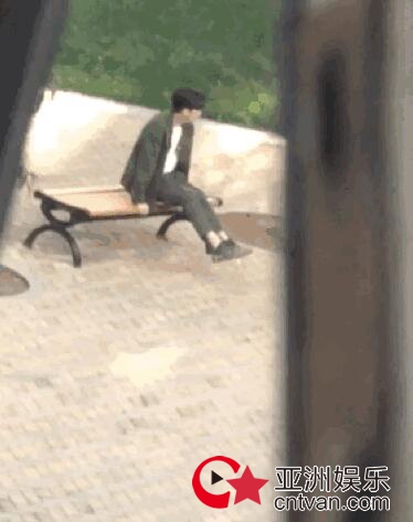 李易峰拍戏间隙健身 好努力一男的!