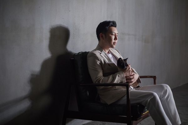 于嘉乐国粤双语演绎《留点青春彼此好好过》 经典于式唱腔诠释“温柔杀”