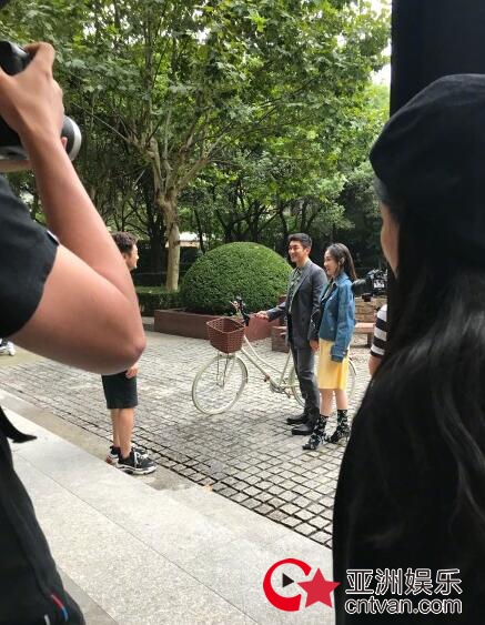 妻子的浪漫旅行杜江霍思燕加盟 路透照曝光亲密无间
