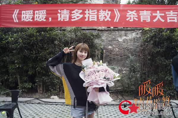 李凯馨《暖暖,请多指教》杀青 搭档梁靖康上演都市甜美暖剧