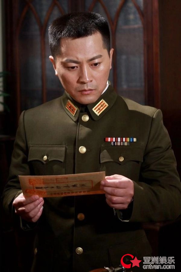 谍战剧《生死钟声》热播 隋名旸多维度诠释黑暗反派获赞