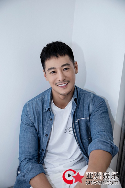 亓航牛仔写真曝光 温暖笑容超治愈似凉秋暖阳