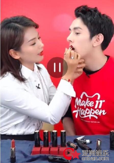 刘涛为李佳琦涂三种颜色口红 继直播翻车后又遭遇人生滑铁卢！