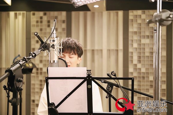《触不可及》曝同名推广曲MV 周深倾情献唱治愈人心