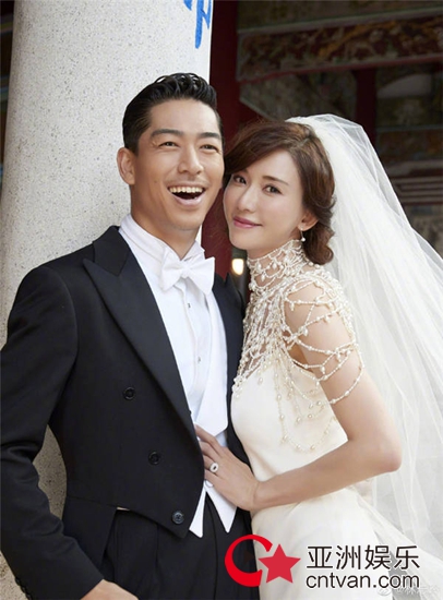 林志玲婚后首发文 晒婚礼现场图致谢