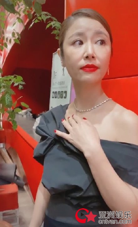 43岁林心如生图 精神尚佳法令纹明星!