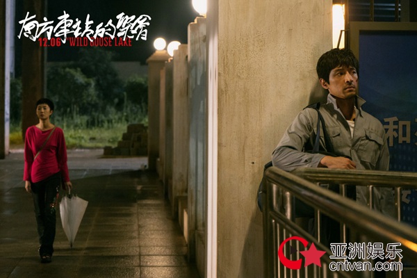 《南方车站的聚会》曝片尾曲MV 胡歌献唱再现经典舞步