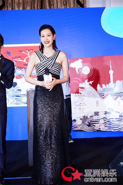 胡杏儿受邀出席特奥会慈善晚宴 产后恢复状态极佳