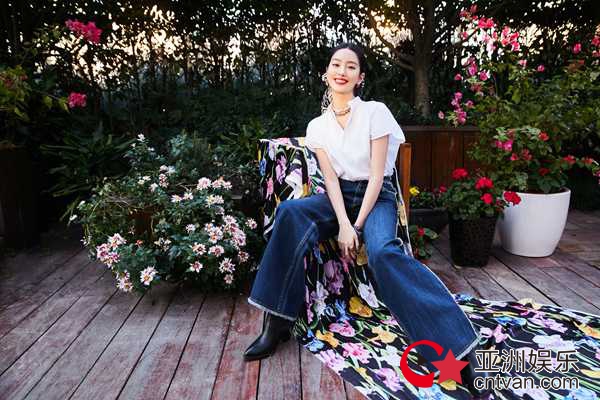 杨采钰《只有芸知道》超前观影化身“同声传译” 为角色“英语降级”演技获赞