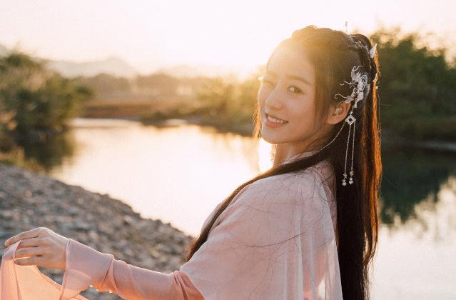 丁一一新剧《亲爱的药王大人》超甜杀青 最萌身高差预定