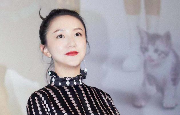 李倩《宠爱》北京首映礼 笑容甜美温婉大方