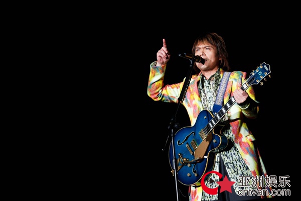 伍佰&China Blue成军28年 “Rock Star巡回演唱会”高雄巨蛋开唱