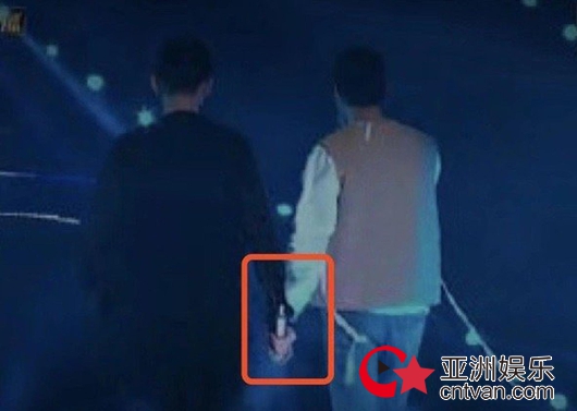 张翰马天宇牵手错位图曝光 网友:还可以这样玩!