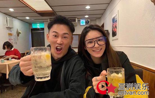 曝林峯婚礼简单朴素 没有婚纱礼服只在家中签字