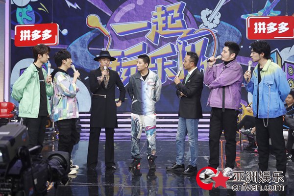 Click#15携《Get Funky》亮相天天向上 Ricky王一博斗舞引爆全场