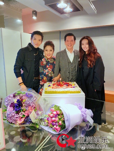 向太郭碧婷共同庆生 婆媳同框比美如姐妹花!
