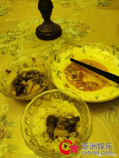 郑爽厨艺获大赞 老爸夸其是幸福的味道