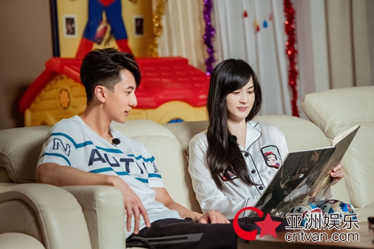 《婚前21天》开播!吴尊为妻子手绘童话书 发布会回应质疑