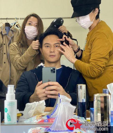 张智霖开工晒自拍 元气十足状态满分