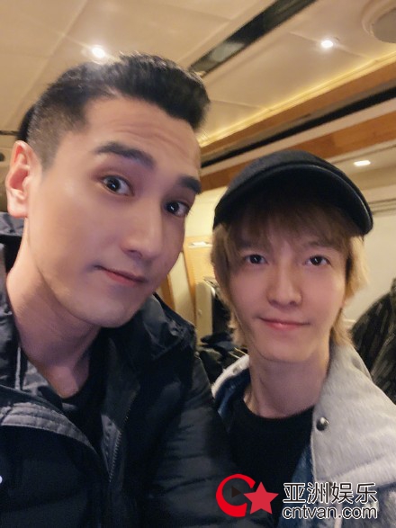 郭敬明版阴阳师杀青 晒与赵又廷邓伦合影