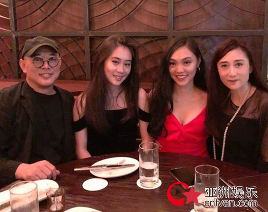 李连杰生日晒照许愿 利智出镜一家四口超幸福!
