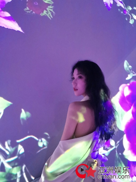 安泳畅最新写真释出 迷幻复古表现力十足