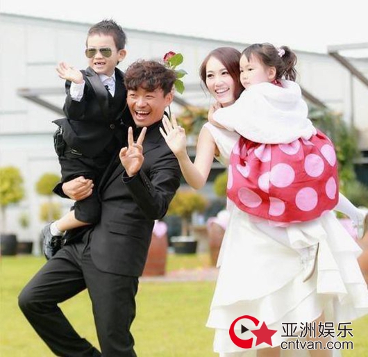 王宝强为儿子庆生 马蓉晒表情包惋惜又无奈!