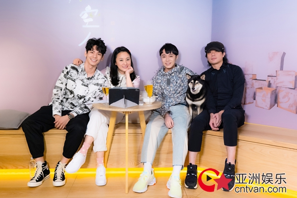 吴青峰《太空人线上影展》陪观众看MV 忆及拍摄过程一度感动落泪