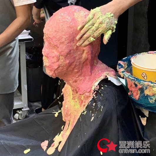 易烊千玺晒新泥塑作品 张歆艺热心为网友解释倒模
