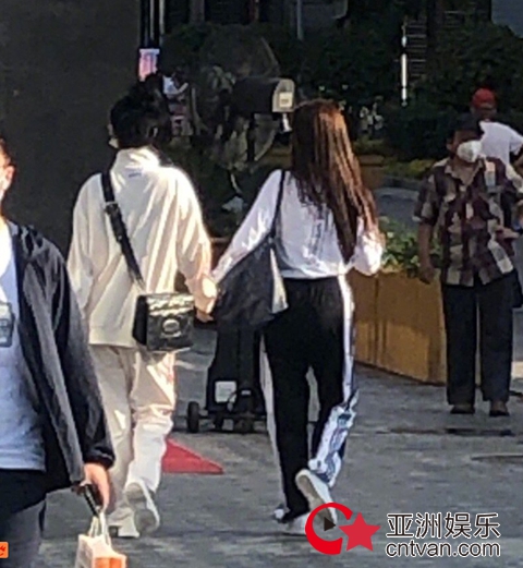偶遇虞书欣赵小棠逛街 大鱼海棠营业了!