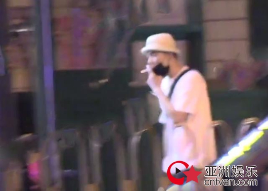 张铭恩现身胡冰卿小区 声称与徐璐早就分手!
