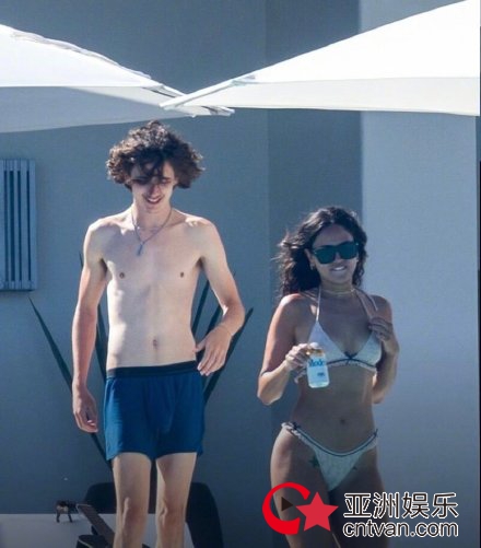 甜茶新恋情曝光 与《速度与激情》女演员海边度假被拍