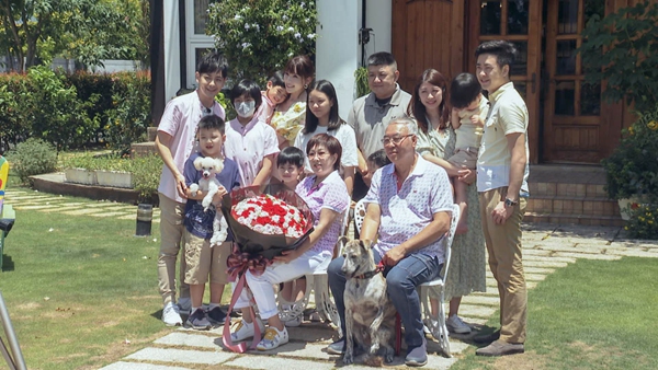 《婆婆和妈妈》温暖收官 秦昊李佳航秦昊三家海边合拍欢乐不断