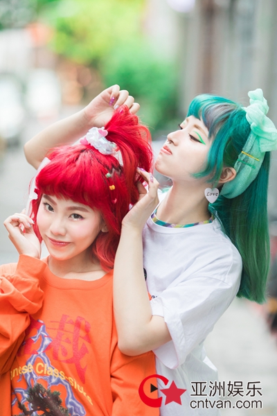 嘻哈小魔女Allyson陈瑾缃遇上迷因系饶舌歌手水水Mizu98唱出女孩《不洗头》心声