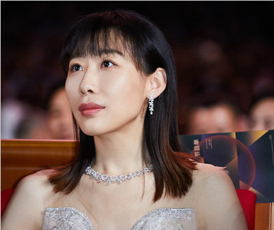 任素汐入围金鸡奖最佳女主 颁奖时刻遭遇现场把脉