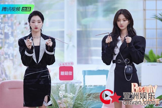 杨超越吃醋Yamy段奥娟的样子 故意挑拨离间二人关系!