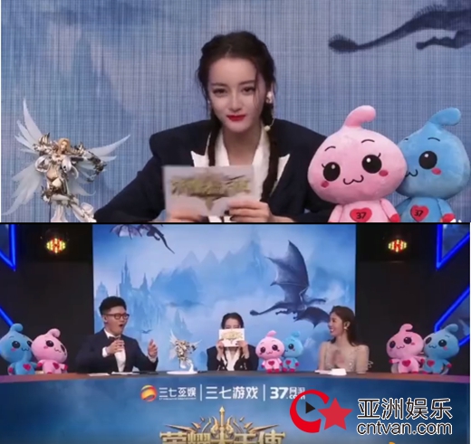 迪丽热巴签名蘸口水像极了在数钱 虽然可可爱爱但是却太不卫生了!