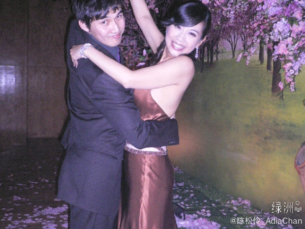 《婆婆和妈妈2》陈松伶发文谈姐弟恋告白张铎 晒旧照回忆与老公相识十余年