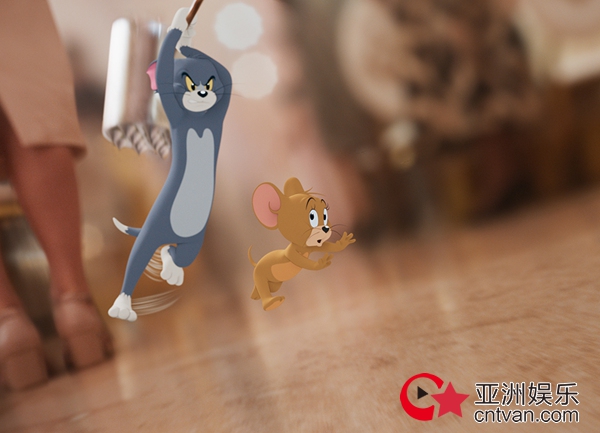 《猫和老鼠》曝“猫鼠追击”电影片段及新海报 汤姆花式被虐全程高能