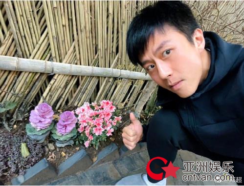 邓超我唱卡拉ok退步了 暴露年龄又遭调侃