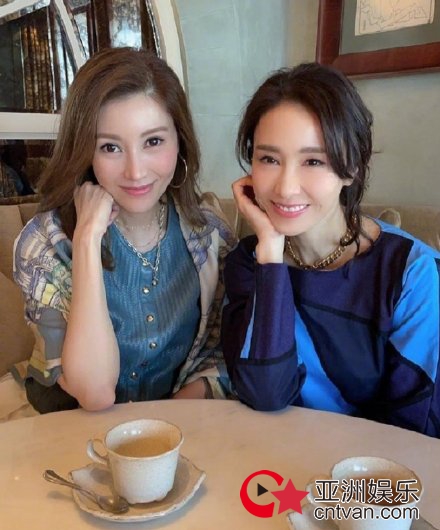 两大女神同框!李嘉欣晒与黎姿聚会合照颜值依旧惊艳