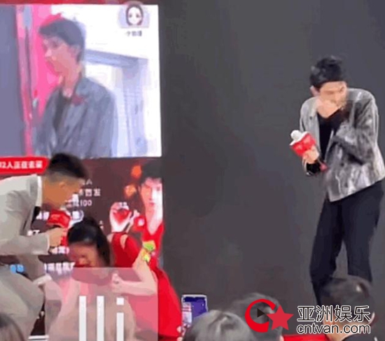 林墨为看到工作人员摔倒大笑道歉 林墨为什么退出tf家族